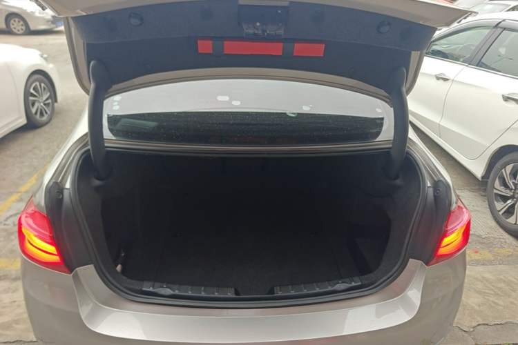 Used BMW 3 Series 2018 320Li Fashion Model Trunk