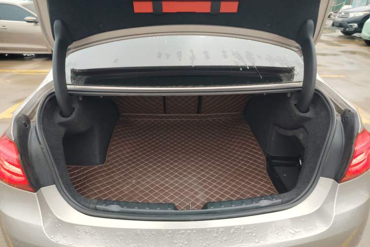 Used BMW 3 Series 2018 320Li Fashion Model Trunk