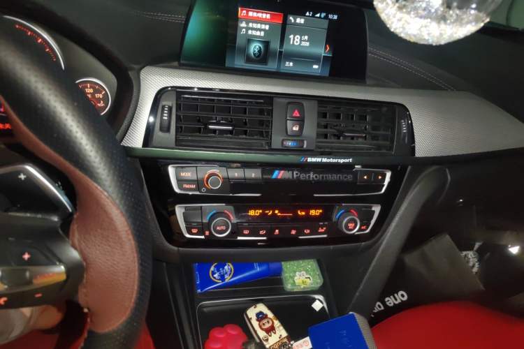 Used BMW 3 Series 2019 320i M Sport Package Audio And AC Panel