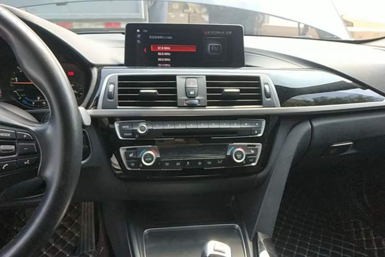 Used BMW 3 Series 2019 320Li xDrive Fashion Model Audio And AC Panel