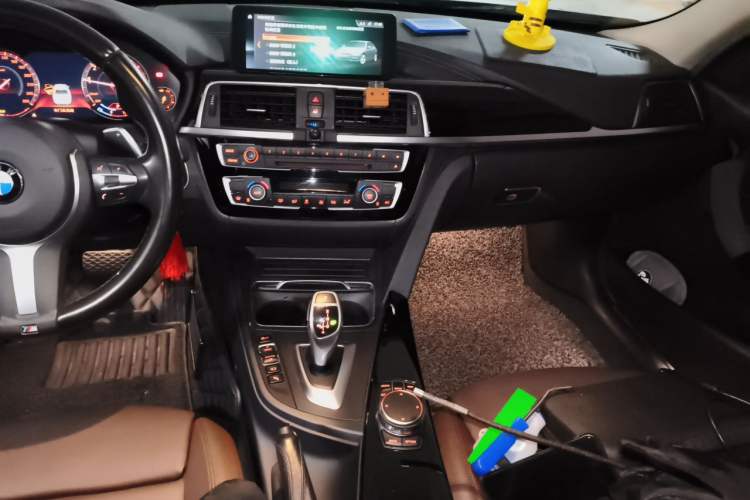 Used BMW 3 Series 2019 320i M Sport Package Audio And AC Panel