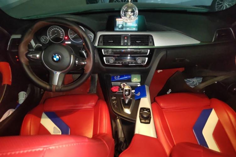 Used BMW 3 Series 2019 320i M Sport Package Center Console