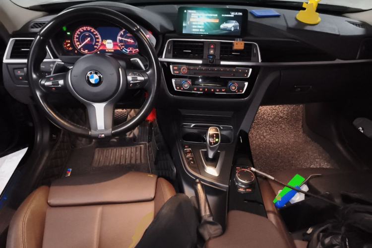 Used BMW 3 Series 2019 320i M Sport Package Center Console