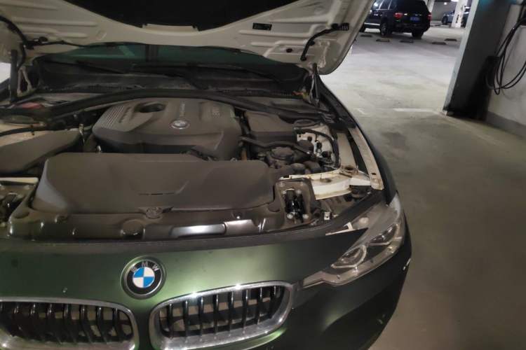 Used BMW 3 Series 2019 320i M Sport Package Engine Bay Left
