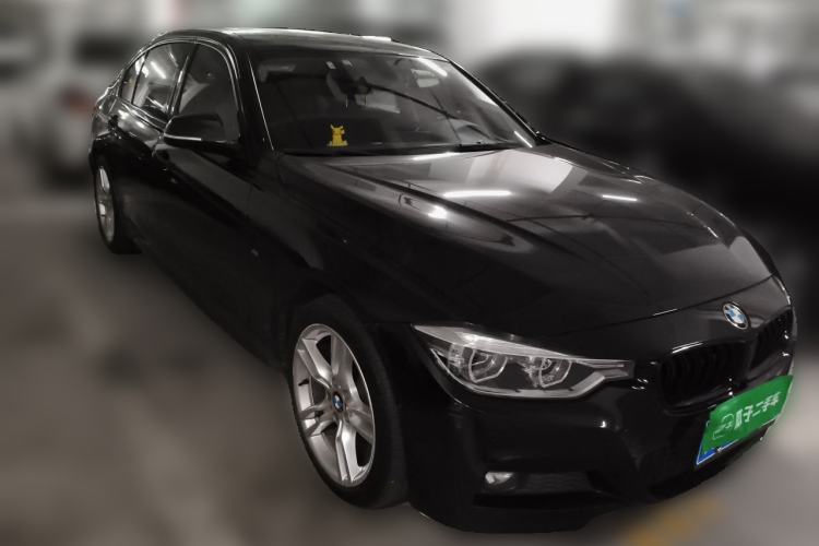 Used BMW 3 Series 2019 320i M Sport Package Front Right 45 Deg