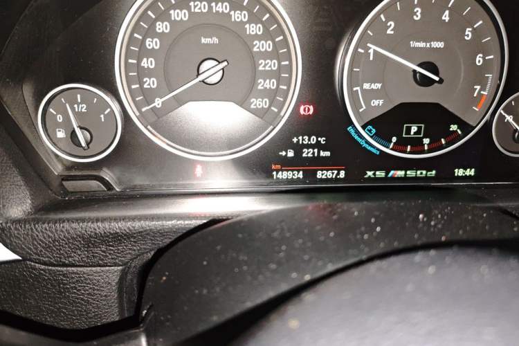 Used BMW 3 Series 2019 320Li Fashion Model Odometer Close Up