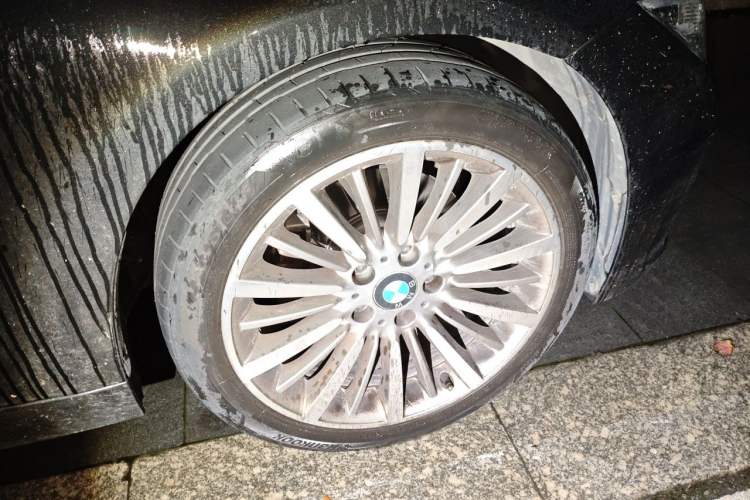 Used BMW 3 Series 2019 320Li Fashion Model Right Front Wheel Hub
