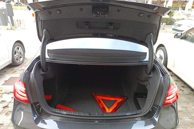 Used BMW 3 Series 2019 320Li M Sport Package Trunk