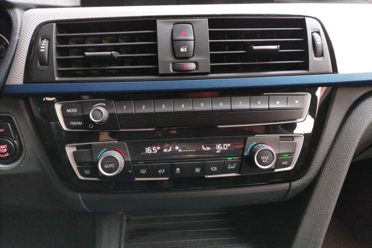 Used BMW 3 Series 2019 320i M Sport Package Audio And AC Panel