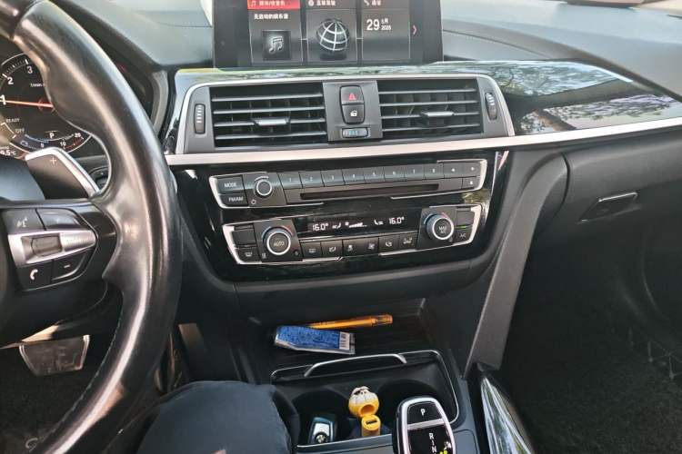 Used BMW 3 Series 2019 320Li M Sport Package Audio And AC Panel