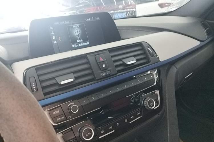 Used BMW 3 Series 2019 320i M Sport Package Audio And AC Panel
