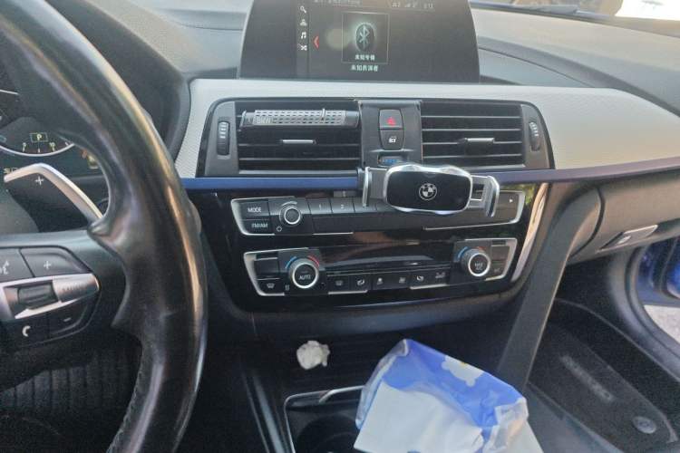 Used BMW 3 Series 2019 320i M Sport Package Audio And AC Panel