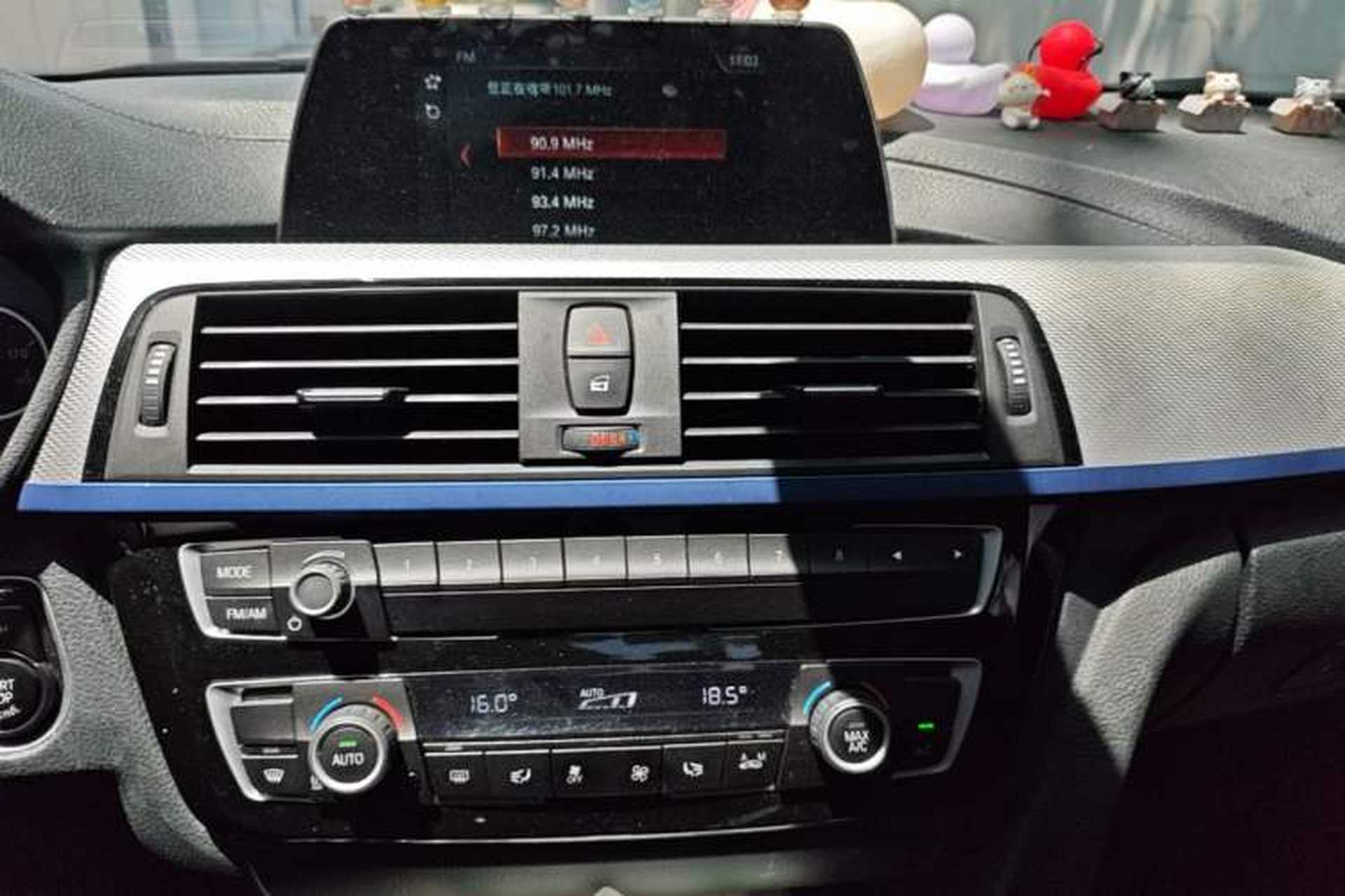 Used BMW 3 Series 2019 320i M Sport Package Audio And AC Panel