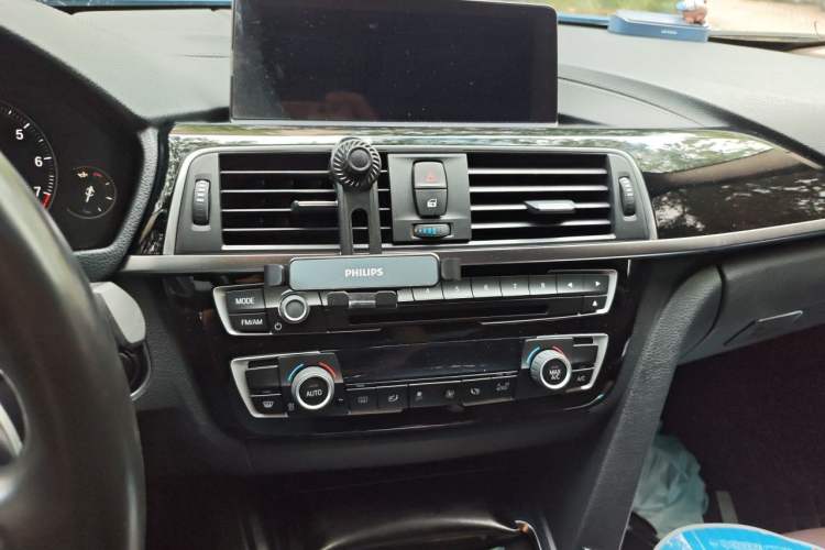 Used BMW 3 Series 2019 320Li M Luxury Package Audio And AC Panel