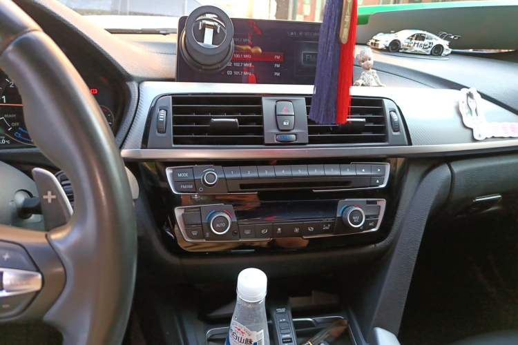 Used BMW 3 Series 2019 320i M Sport Night Edition Audio And AC Panel