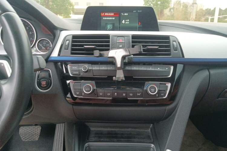 Used BMW 3 Series 2019 320i M Sport Package Audio And AC Panel