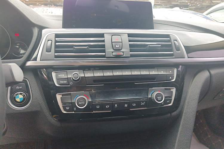 Used BMW 3 Series 2019 320Li M Sport Package Audio And AC Panel
