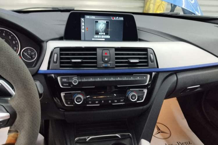 Used BMW 3 Series 2019 320i M Sport Package Audio And AC Panel