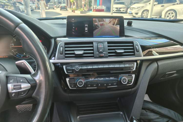 Used BMW 3 Series 2019 320Li M Sport Package Audio And AC Panel