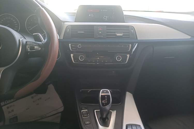 Used BMW 3 Series 2019 320i M Sport Package Audio And AC Panel
