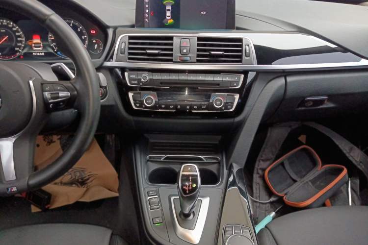 Used BMW 3 Series 2019 320Li M Sport Package Audio And AC Panel