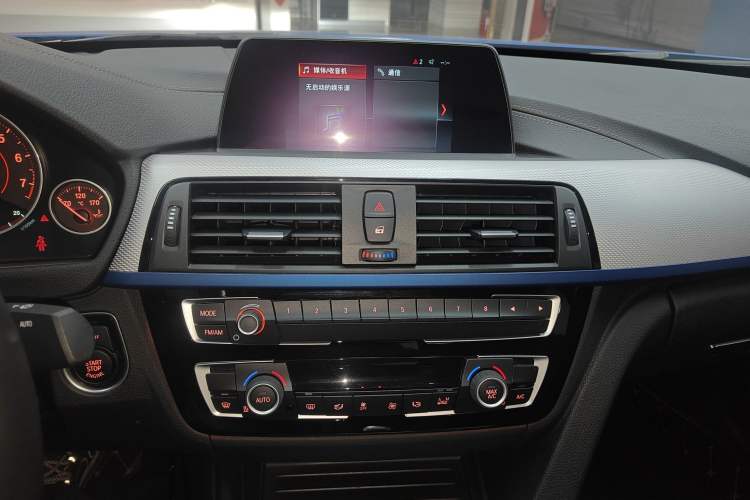 Used BMW 3 Series 2019 320i M Sport Package Audio And AC Panel