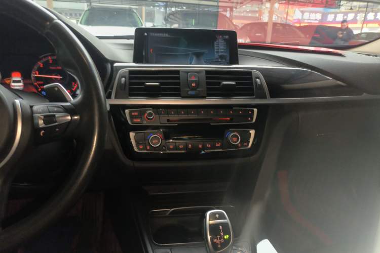 Used BMW 3 Series 2019 320Li M Sport Package Audio And AC Panel
