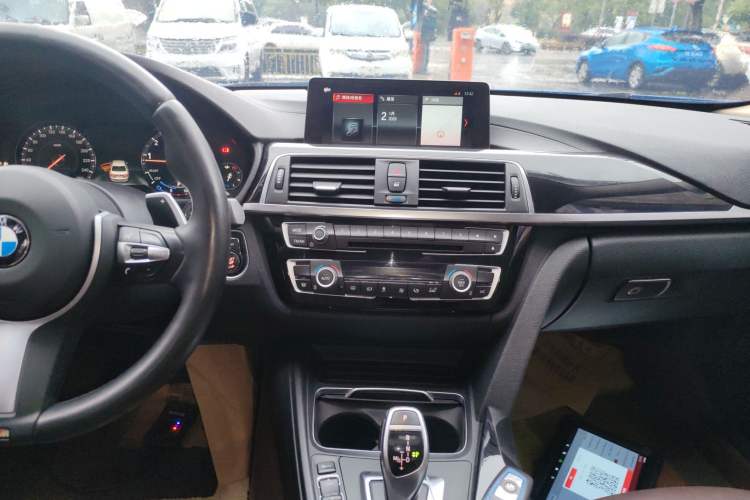 Used BMW 3 Series 2019 320Li M Luxury Package Audio And AC Panel
