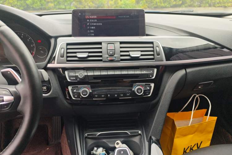Used BMW 3 Series 2019 320Li M Sport Package Audio And AC Panel