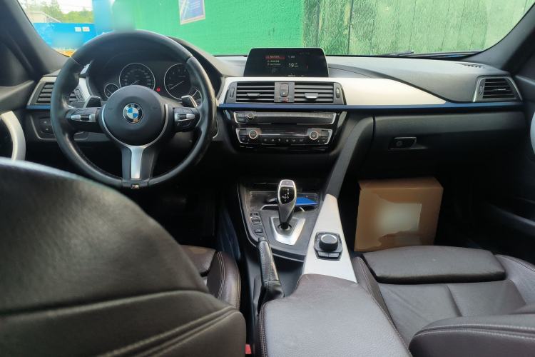 Used BMW 3 Series 2019 320i M Sport Package Center Console