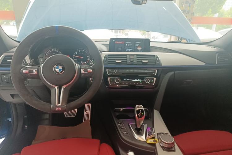 Used BMW 3 Series 2019 320i M Sport Night Edition Center Console