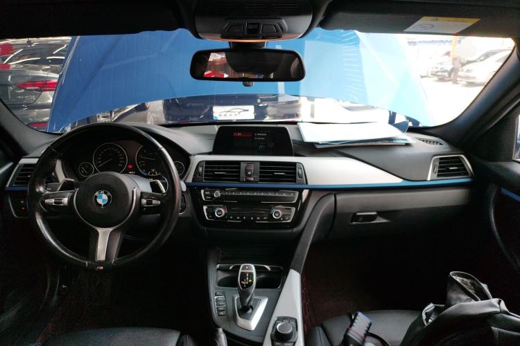 Used BMW 3 Series 2019 320i M Sport Package Center Console
