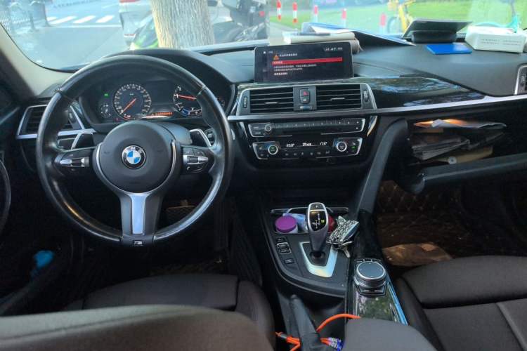 Used BMW 3 Series 2019 320Li M Sport Package Center Console
