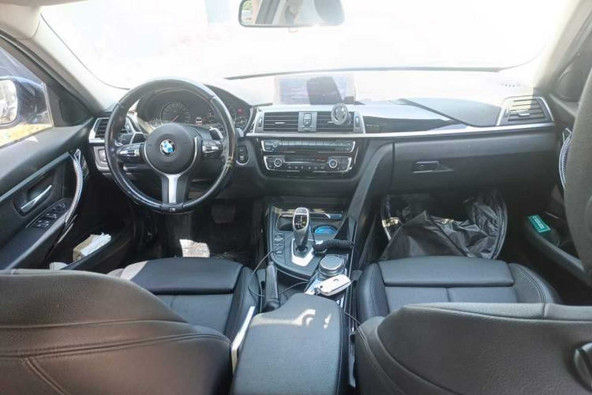 Used BMW 3 Series 2019 320Li M Sport Package Center Console