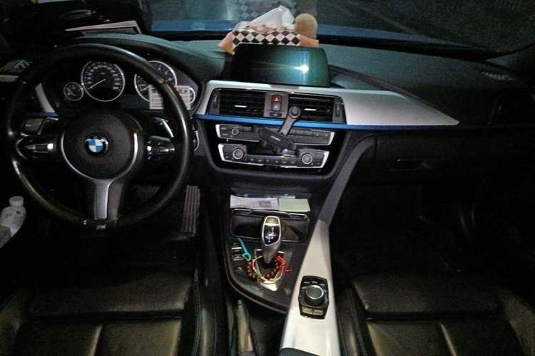 Used BMW 3 Series 2019 320Li M Sport Package Center Console