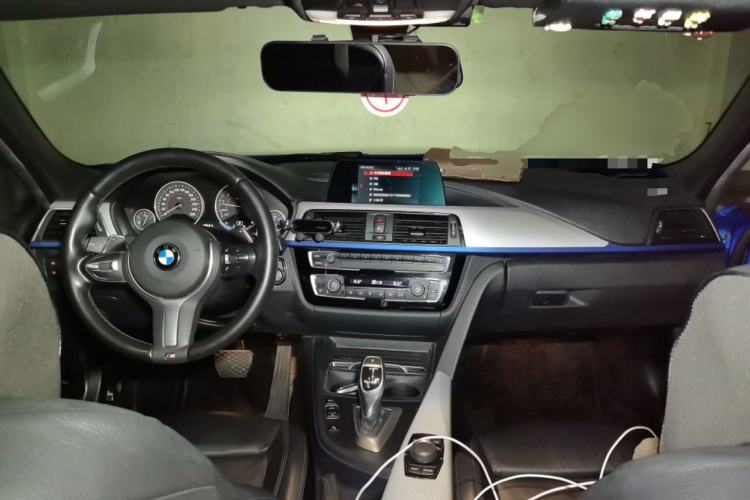 Used BMW 3 Series 2019 320i M Sport Package Center Console