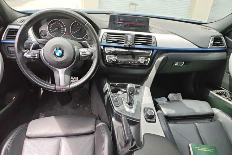 Used BMW 3 Series 2019 320i M Sport Package Center Console