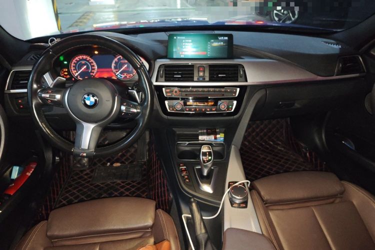 Used BMW 3 Series 2019 320i M Sport Night Edition Center Console