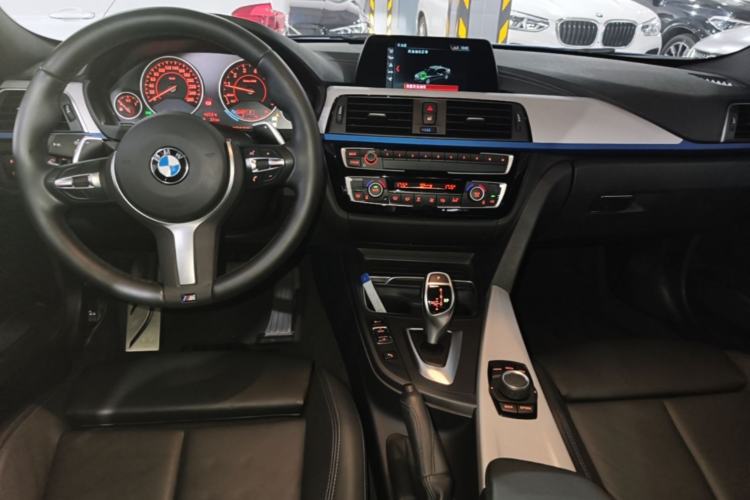 Used BMW 3 Series 2019 320i M Sport Package Center Console