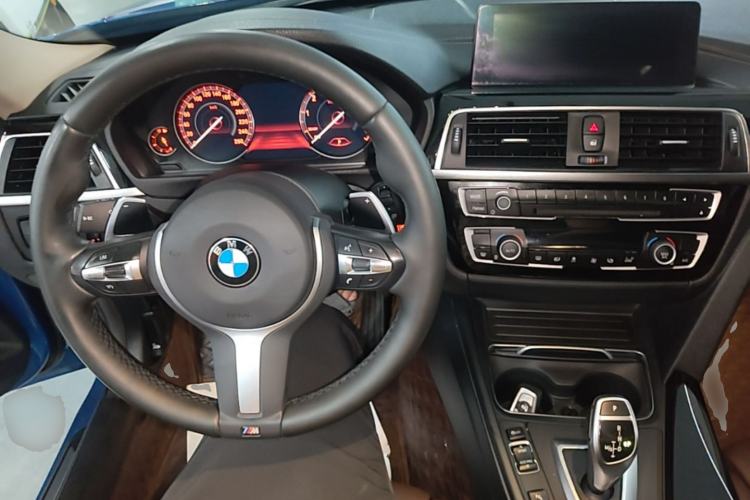 Used BMW 3 Series 2019 320Li M Sport Package Center Console