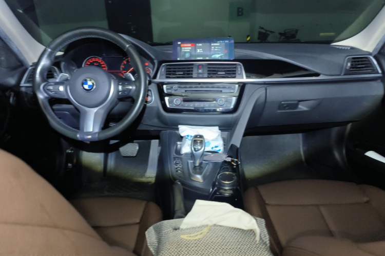 Used BMW 3 Series 2019 320Li M Sport Package Center Console