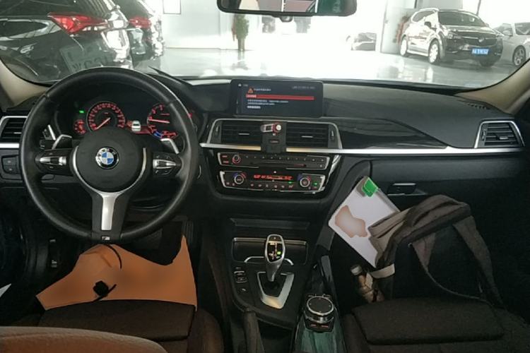Used BMW 3 Series 2019 320Li M Sport Package Center Console