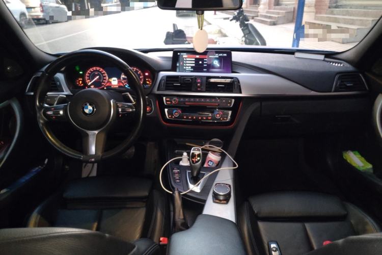 Used BMW 3 Series 2019 320i M Sport Night Edition Center Console