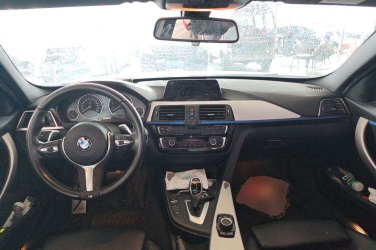 Used BMW 3 Series 2019 320i M Sport Package Center Console