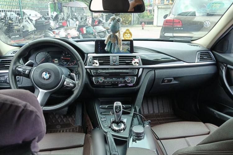 Used BMW 3 Series 2019 320Li M Sport Package Center Console