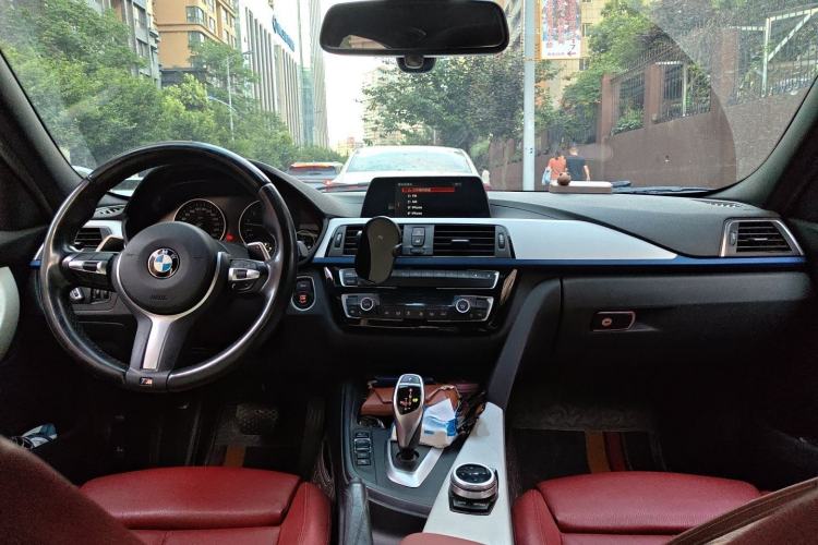 Used BMW 3 Series 2019 320i M Sport Package Center Console