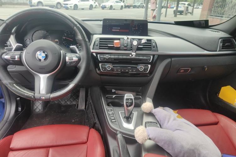 Used BMW 3 Series 2019 320i M Sport Night Edition Center Console