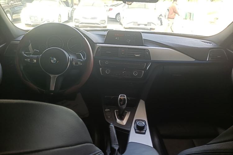 Used BMW 3 Series 2019 320i M Sport Package Center Console