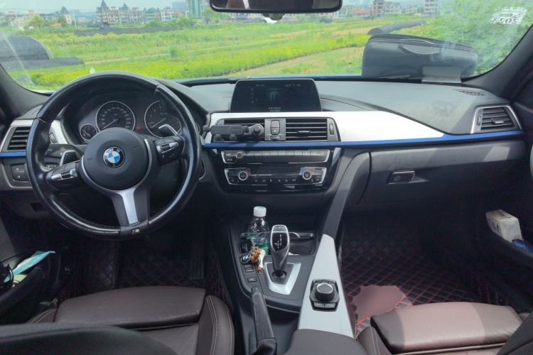 Used BMW 3 Series 2019 320i M Sport Package Center Console