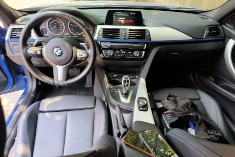 Used BMW 3 Series 2019 320i M Sport Package Center Console